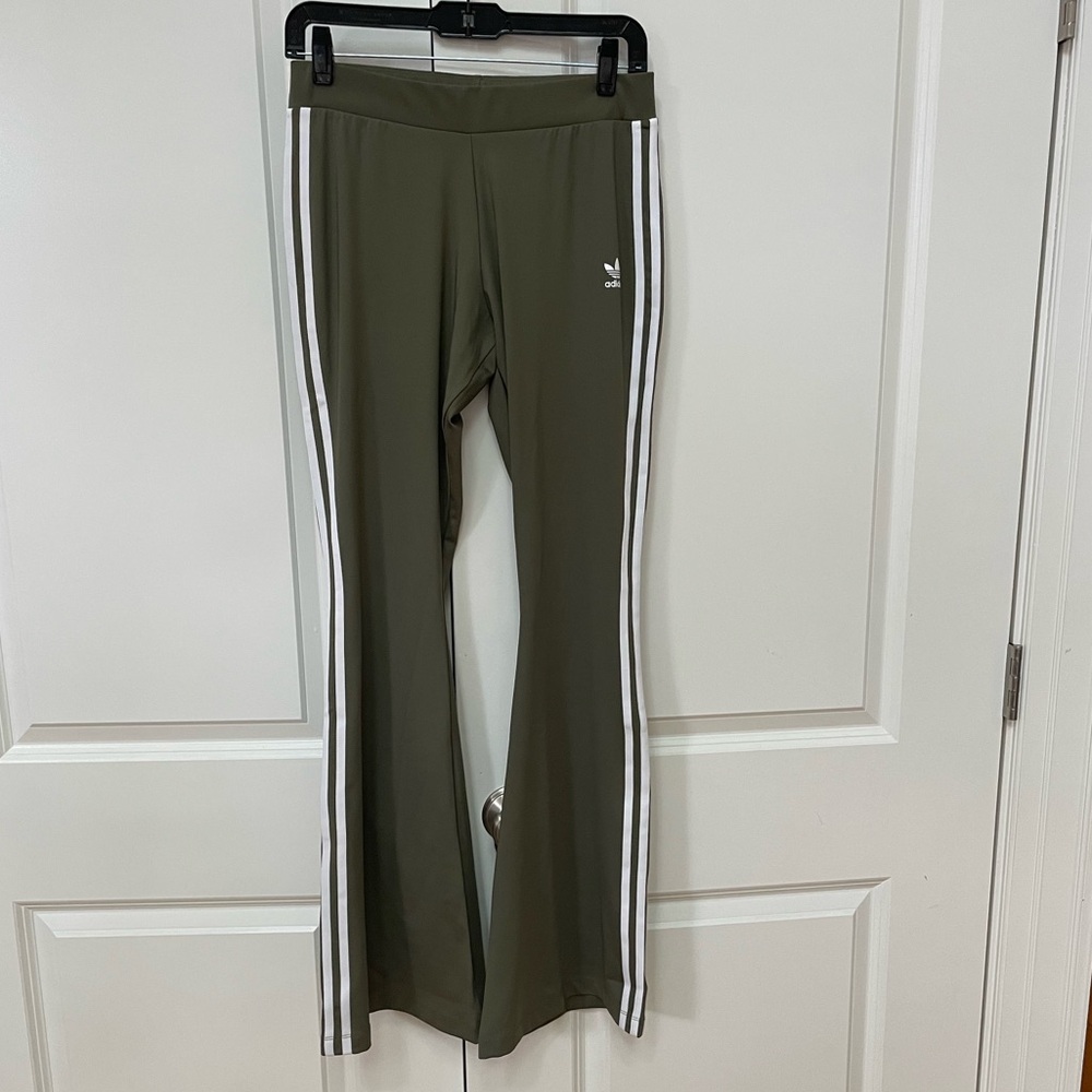 Adicolor Flared Leggings form Adidas - Picture 3 of 6